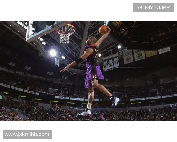 足球明星们惊叹卡特扣篮视频展现的惊人技巧与力量