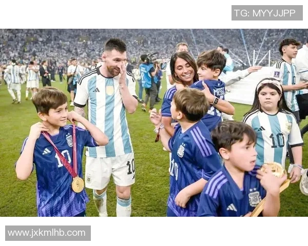 全球足球明星汇聚各国风采展现球场魅力与传奇故事